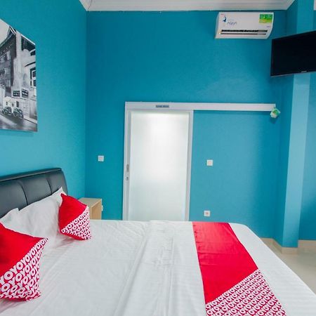 Oyo 871 Aira Costel Hotel Cianjur Exterior photo