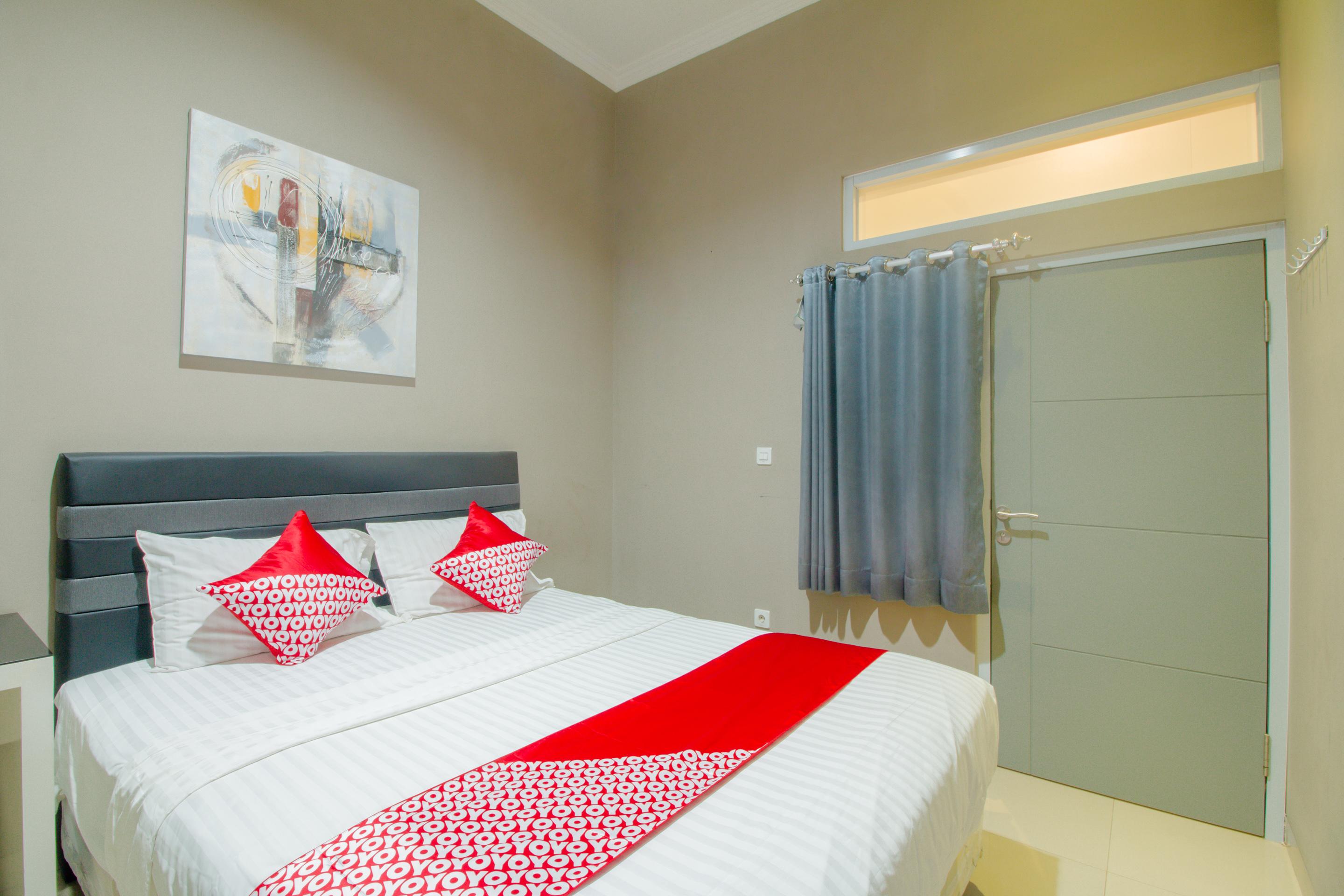 Oyo 871 Aira Costel Hotel Cianjur Exterior photo