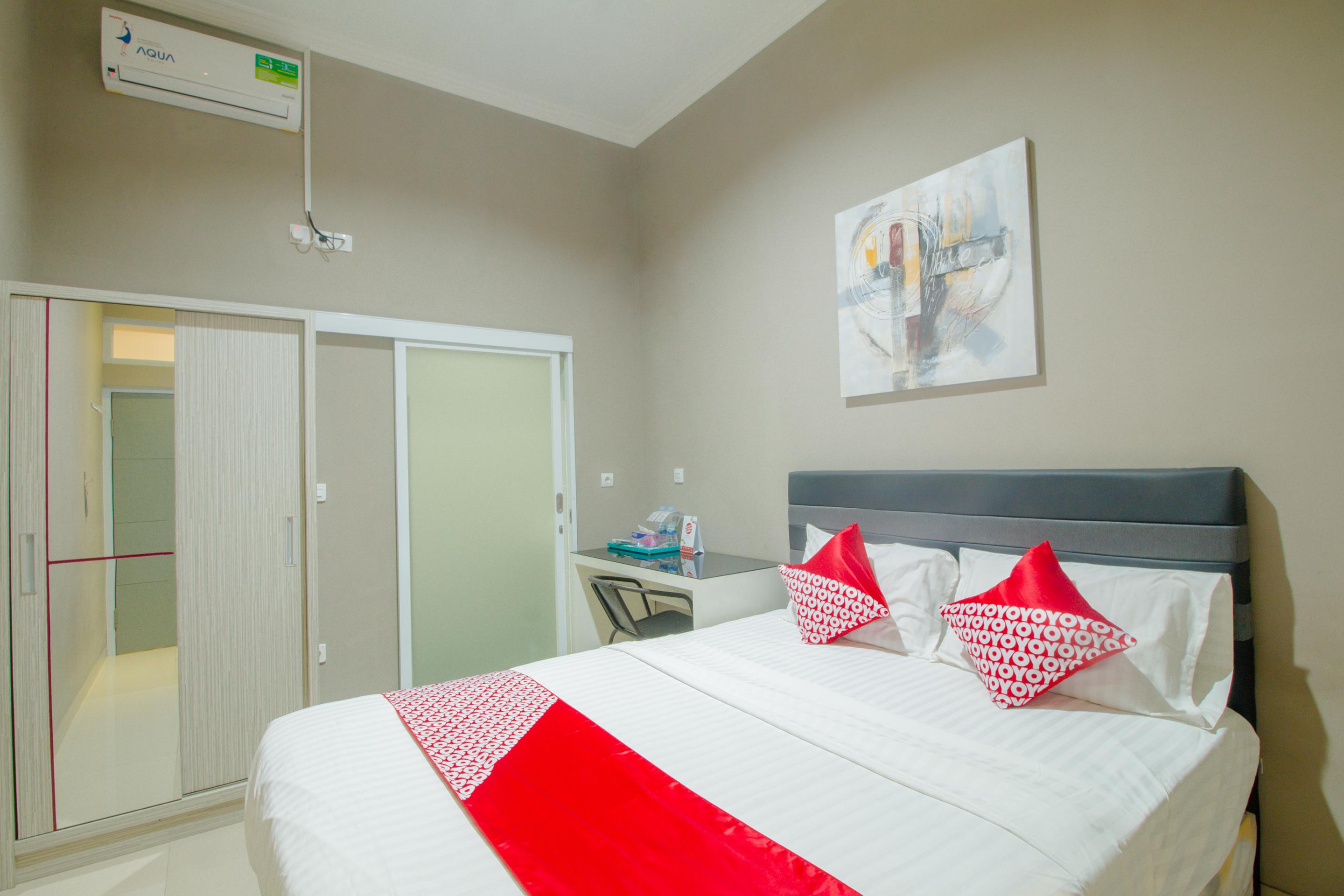 Oyo 871 Aira Costel Hotel Cianjur Exterior photo