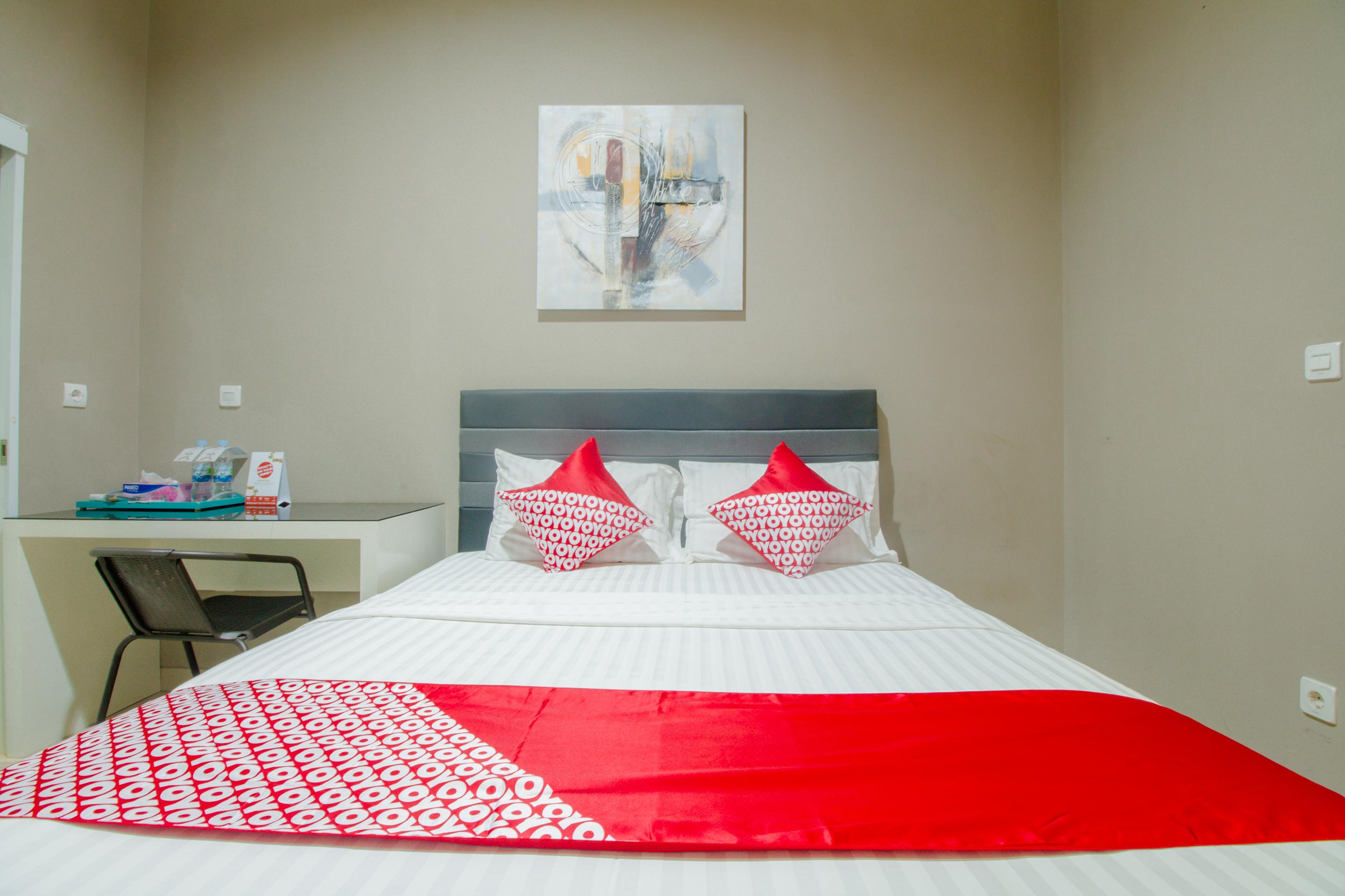 Oyo 871 Aira Costel Hotel Cianjur Exterior photo