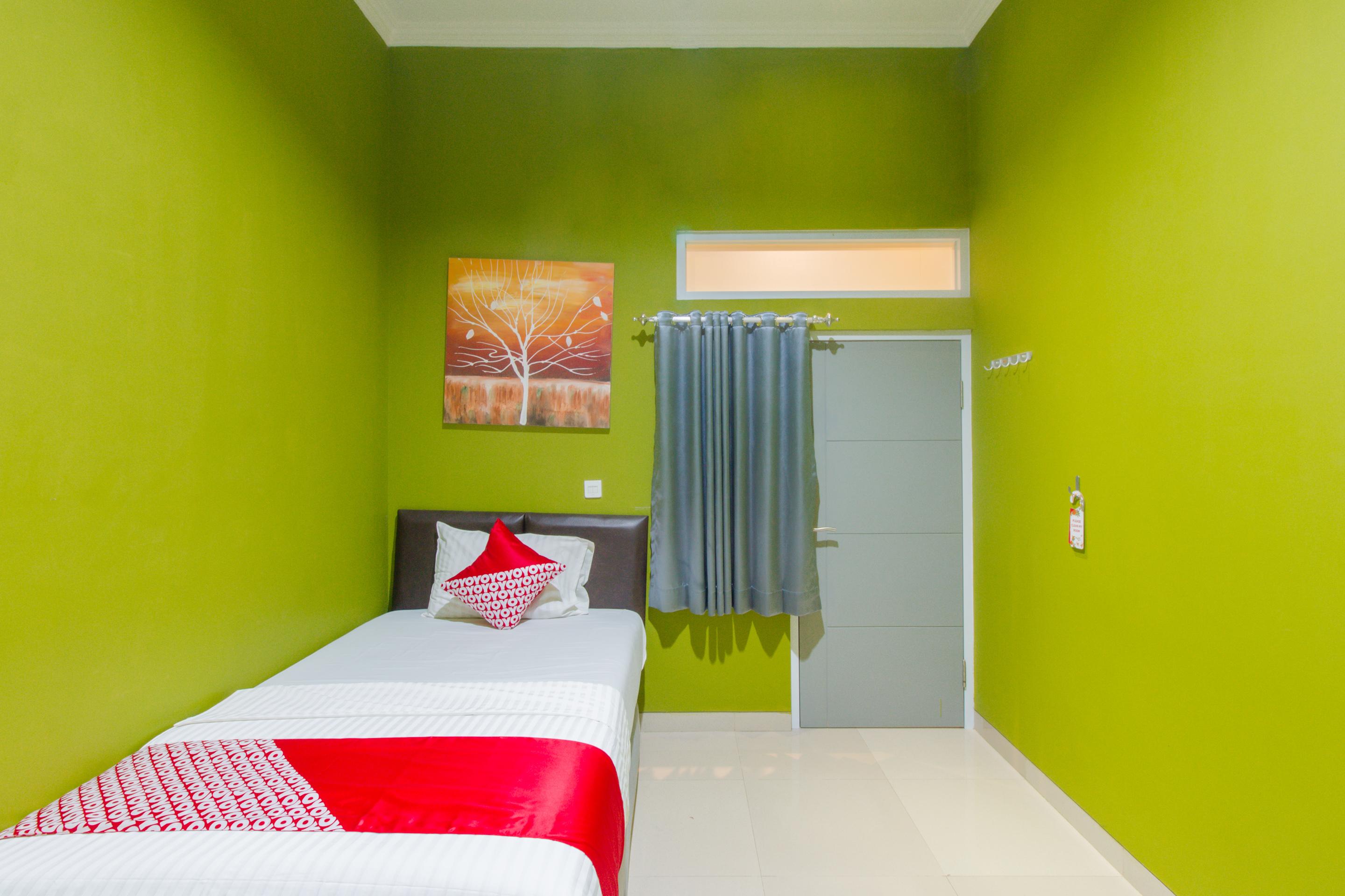 Oyo 871 Aira Costel Hotel Cianjur Exterior photo