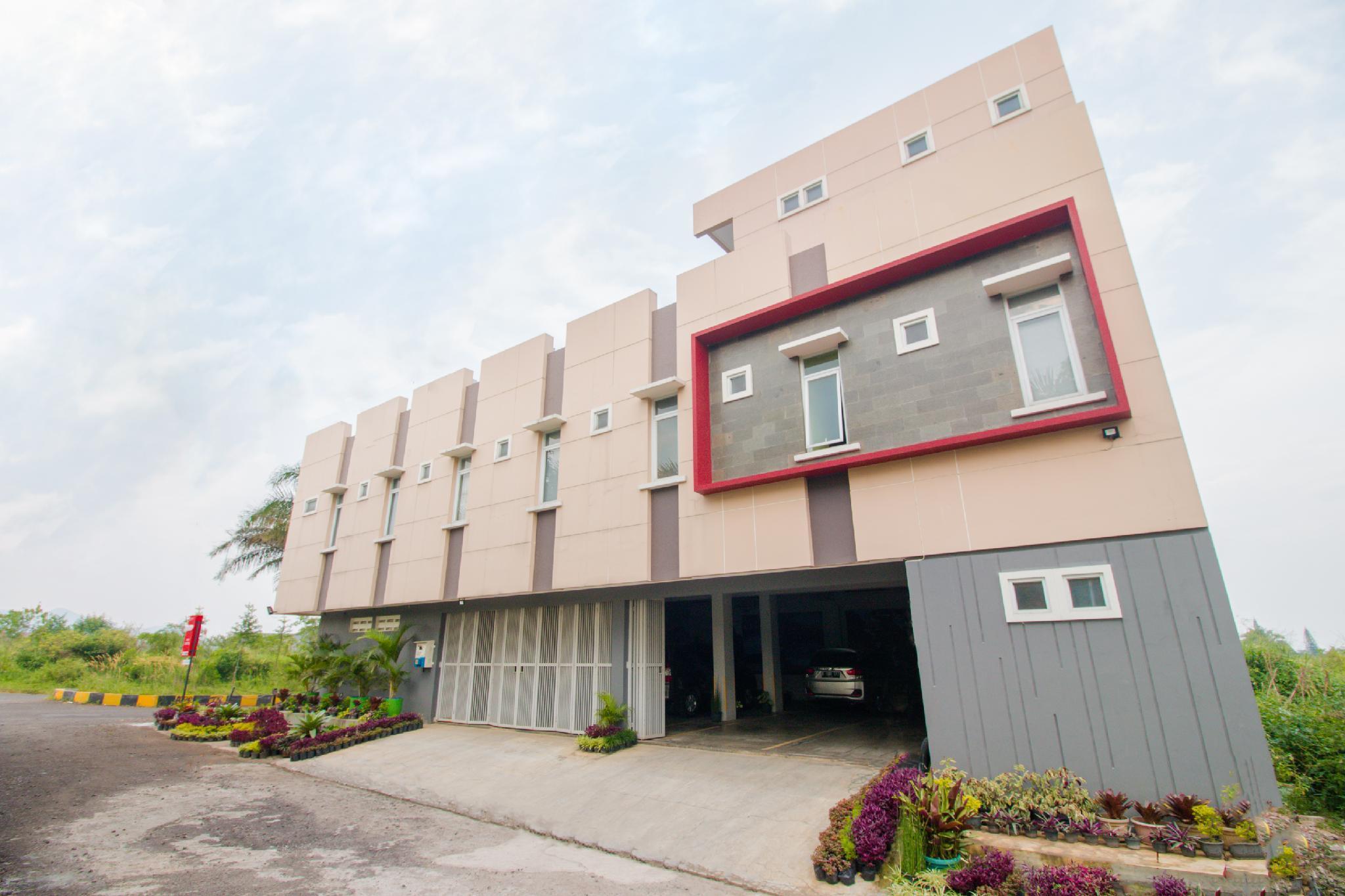 Oyo 871 Aira Costel Hotel Cianjur Exterior photo