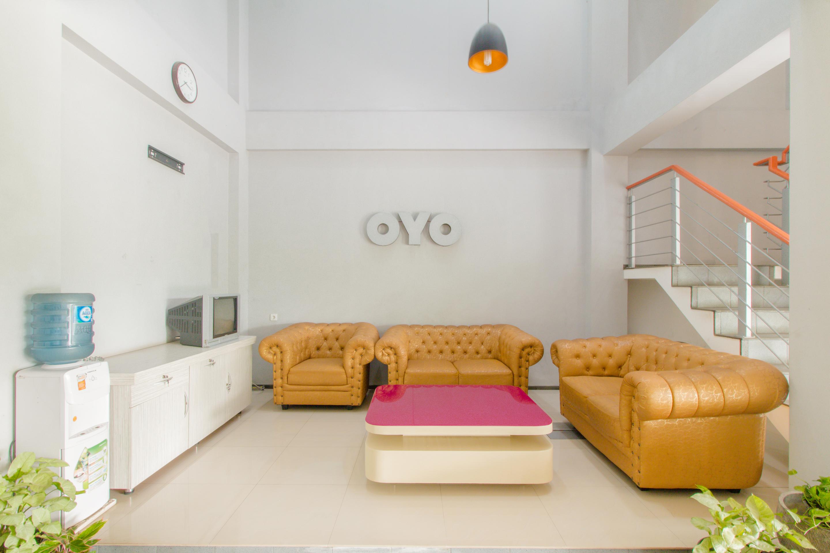 Oyo 871 Aira Costel Hotel Cianjur Exterior photo