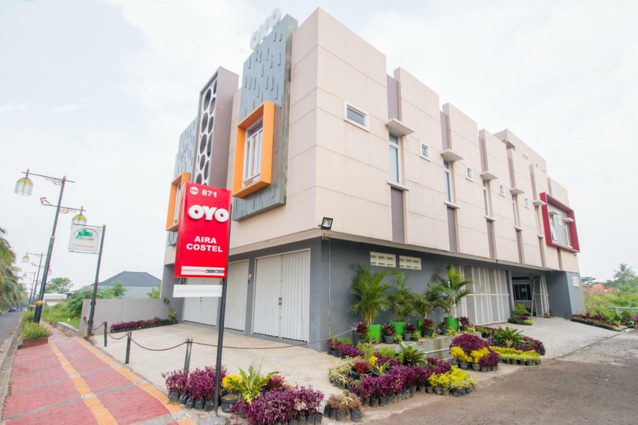 Oyo 871 Aira Costel Hotel Cianjur Exterior photo